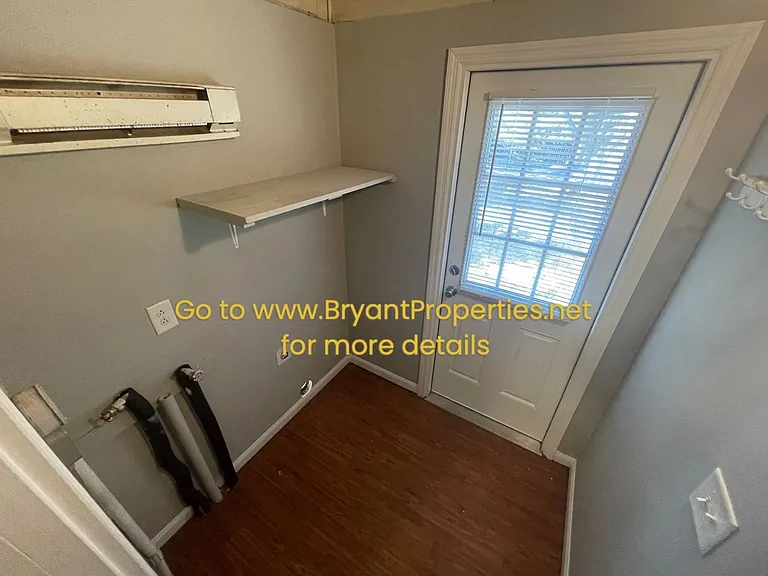 912 Bryan St — Photo 3