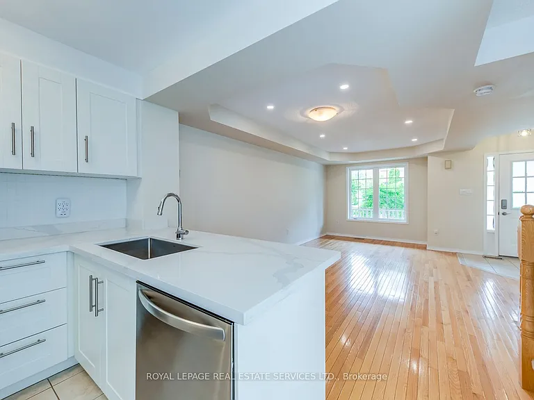 204 Roxton Rd — Photo 10