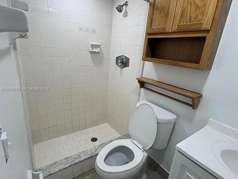 101 SE 6th Ave #8 — Photo 6