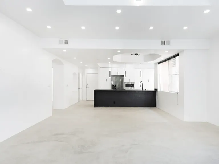 Lido Apartments - 639 Huntley Dr — Photo 16