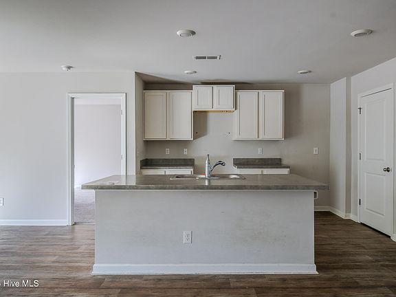 4th image of 1228 Hidden Creek Drive NE