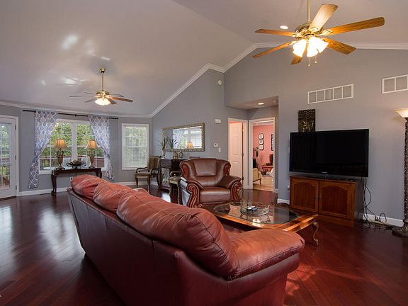 3rd image of 1905 Rolling Hills Dr