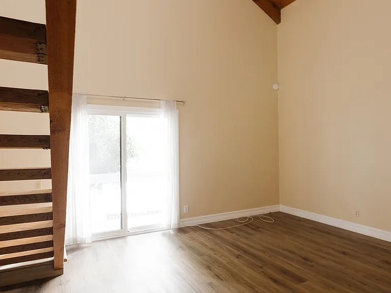 10933 Wellworth Ave #4 — Photo 27