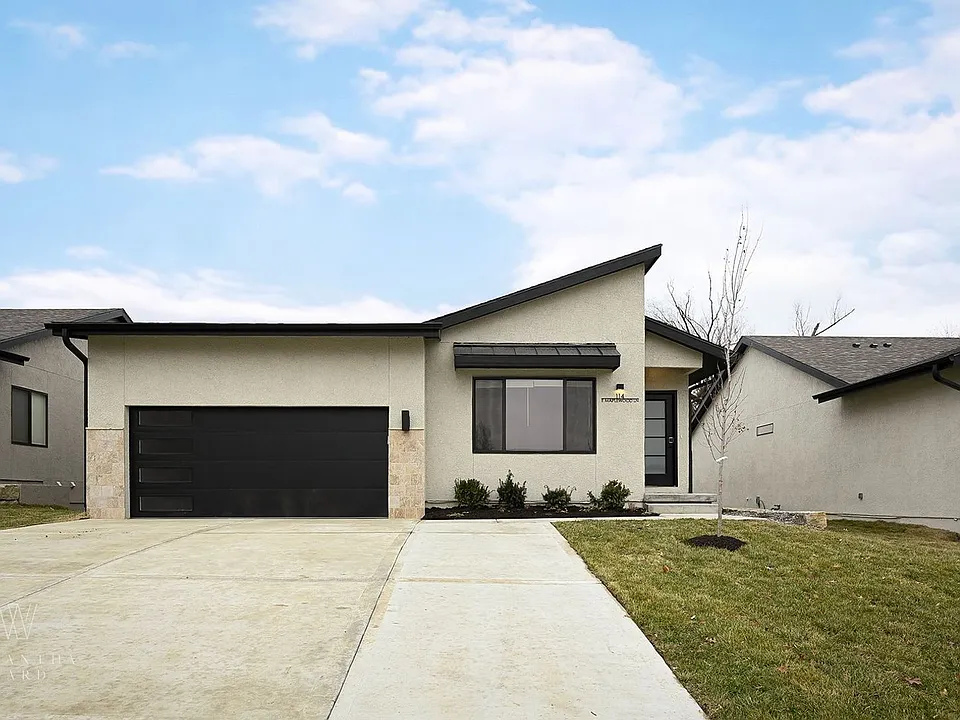 212 E Maplewood Ln