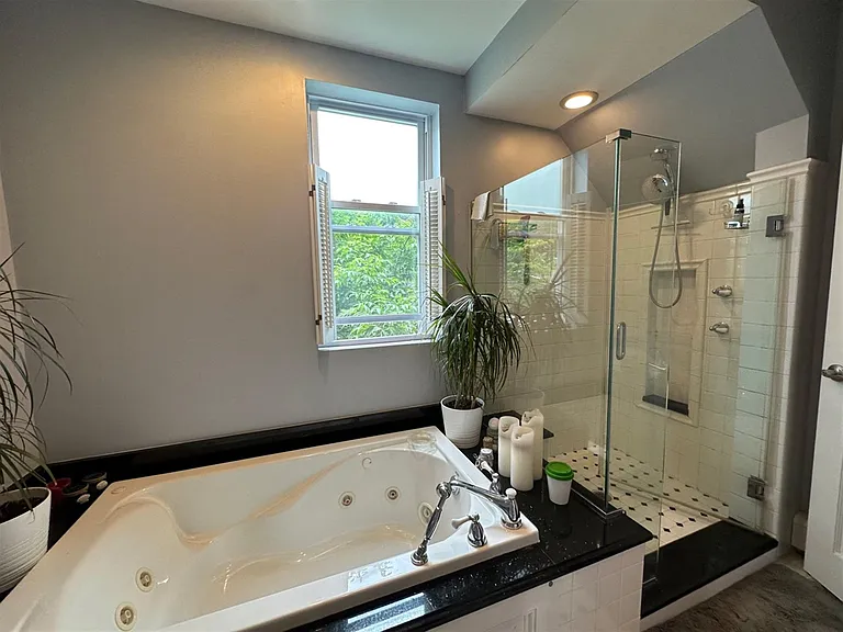 25 Thacher St #1 — Photo 6