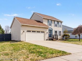 416 Umberland Dr, Howell, MI 48843