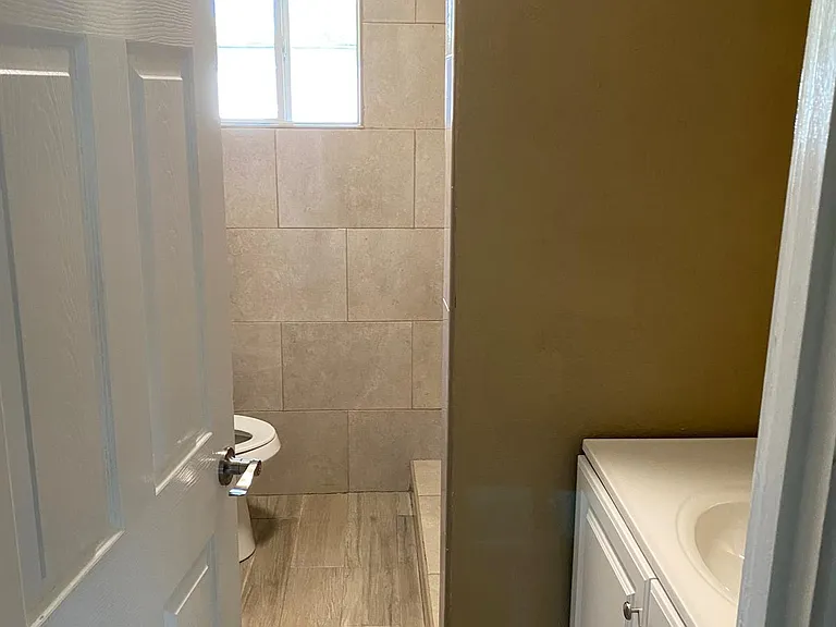 2317 N Breedlove St — Photo 2