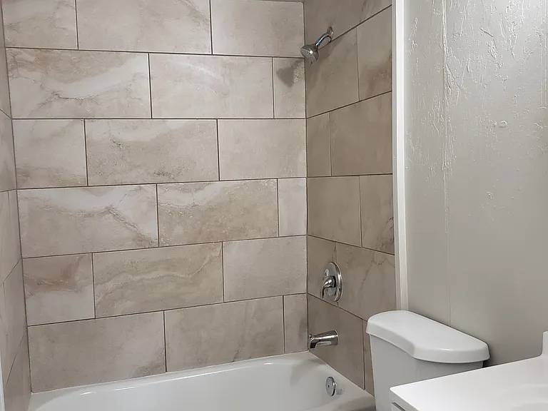 121 Teakwood St — Photo 16