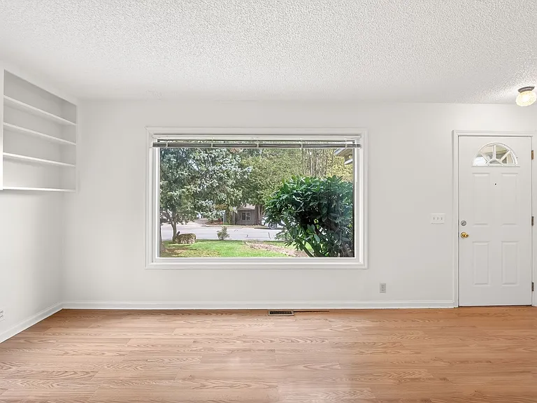 345 NW Norman Ave — Photo 8