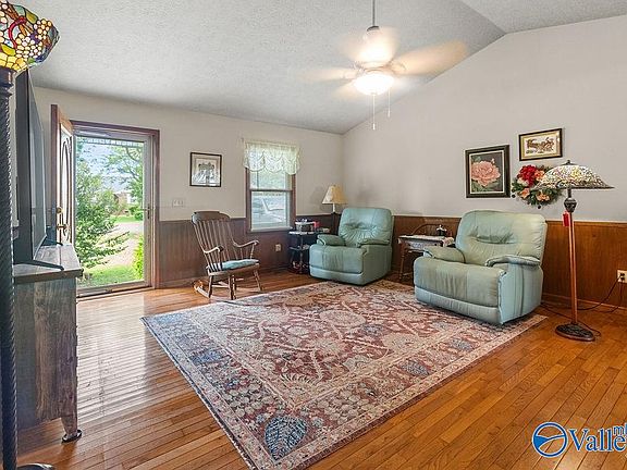 4th image of 1007 N Watson Dr