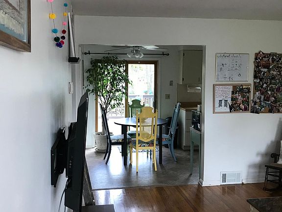 Family room/eat in kitchen