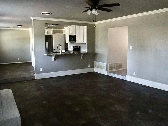 4th image of 4321 55th St