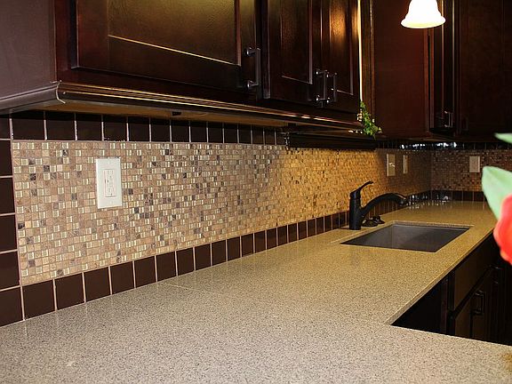 Granite ctr & tile bk splash