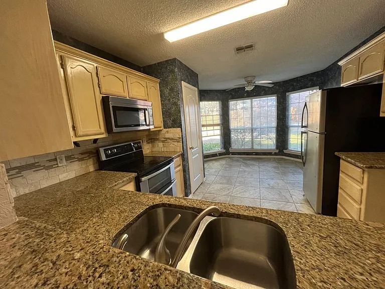 3051 Renaissance Ct — Photo 6