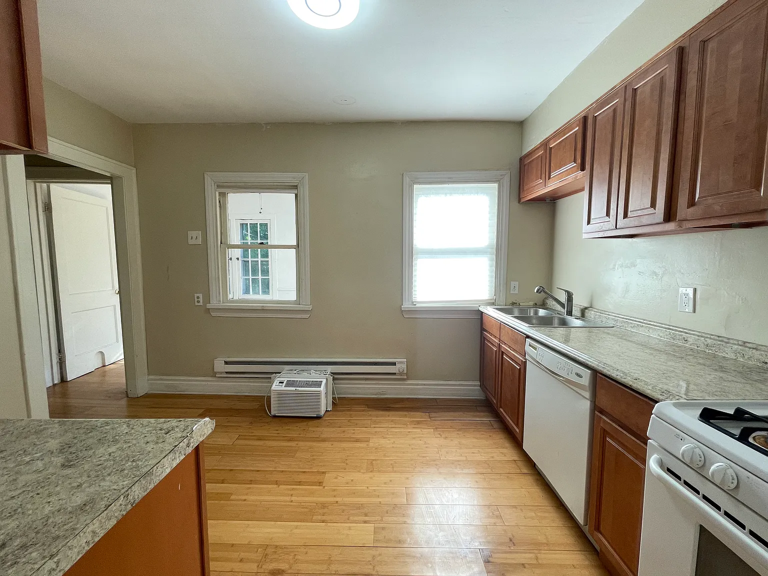 2346 S Overlook Road — Photo 2
