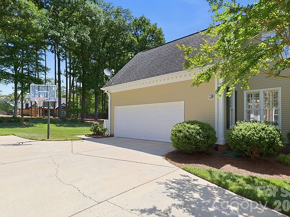 3rd image of 5306 Berrywood Ln