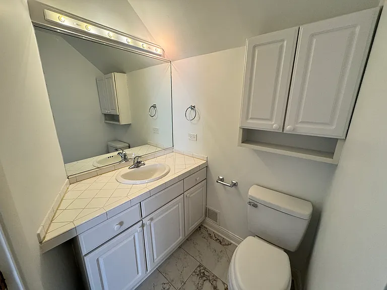 2430 N Southport Ave #2F — Photo 19