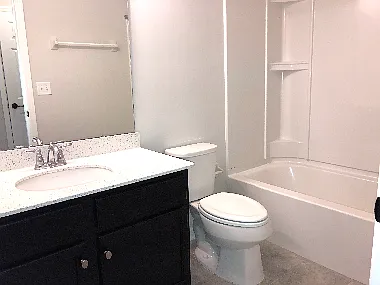 557 Richmond Dr — Photo 2