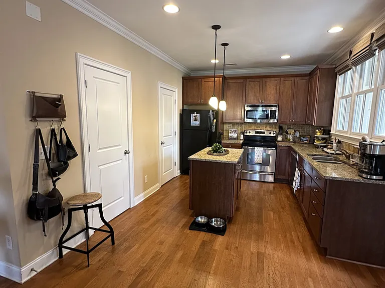 2114 Acklen Ave #305 — Photo 4