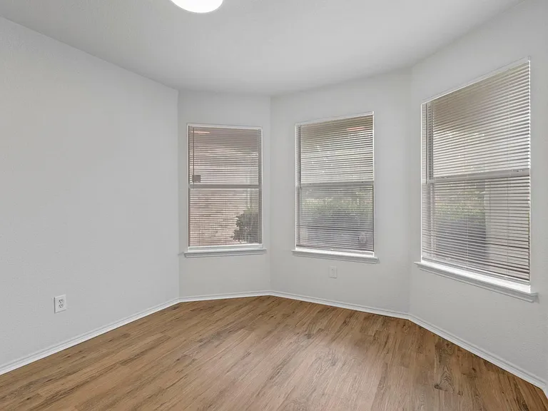 2205 Lookout Ln — Photo 14