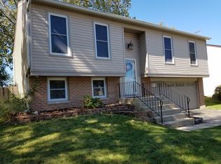 630 Radnor Dr, Roselle, IL 60172