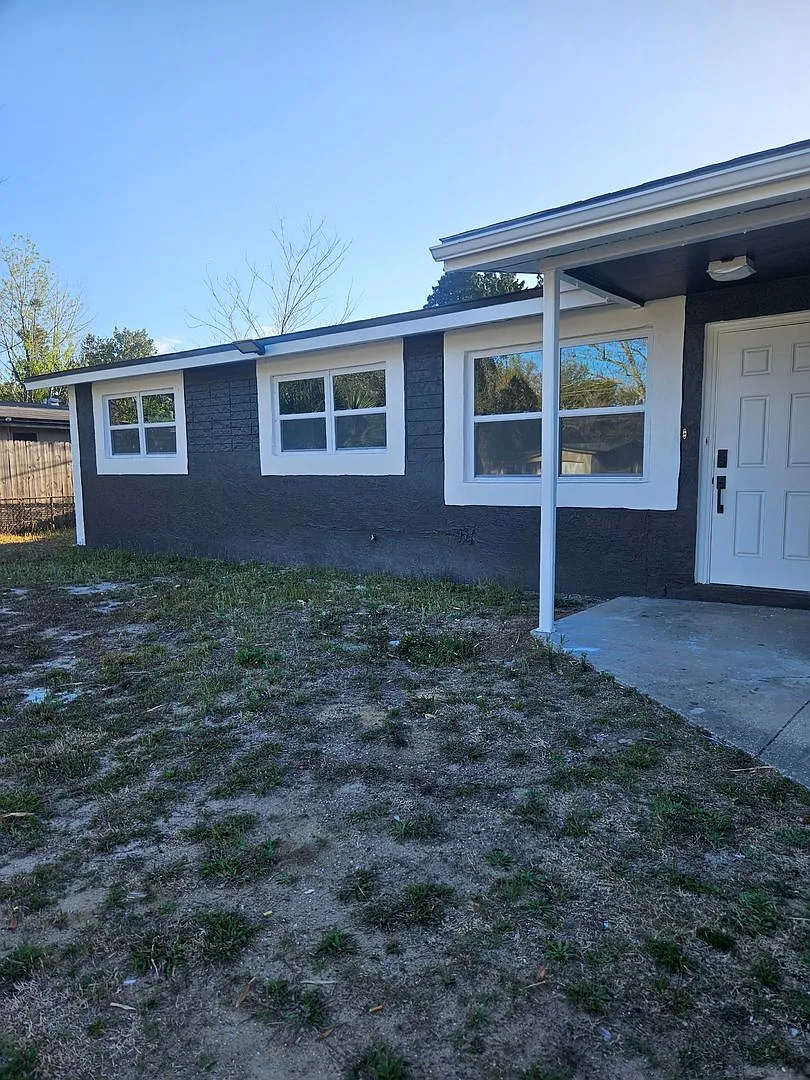 3 bedroom 2 bath home — Photo 2