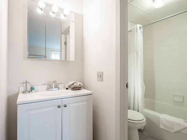 Montcalm Heights Apartments — Photo 10