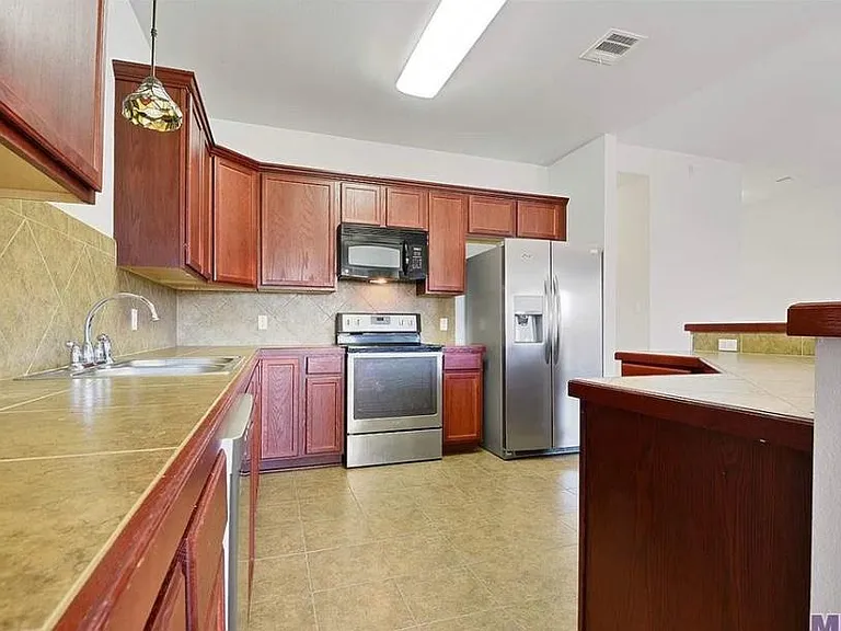 17013 Jamestowne Dr — Photo 5
