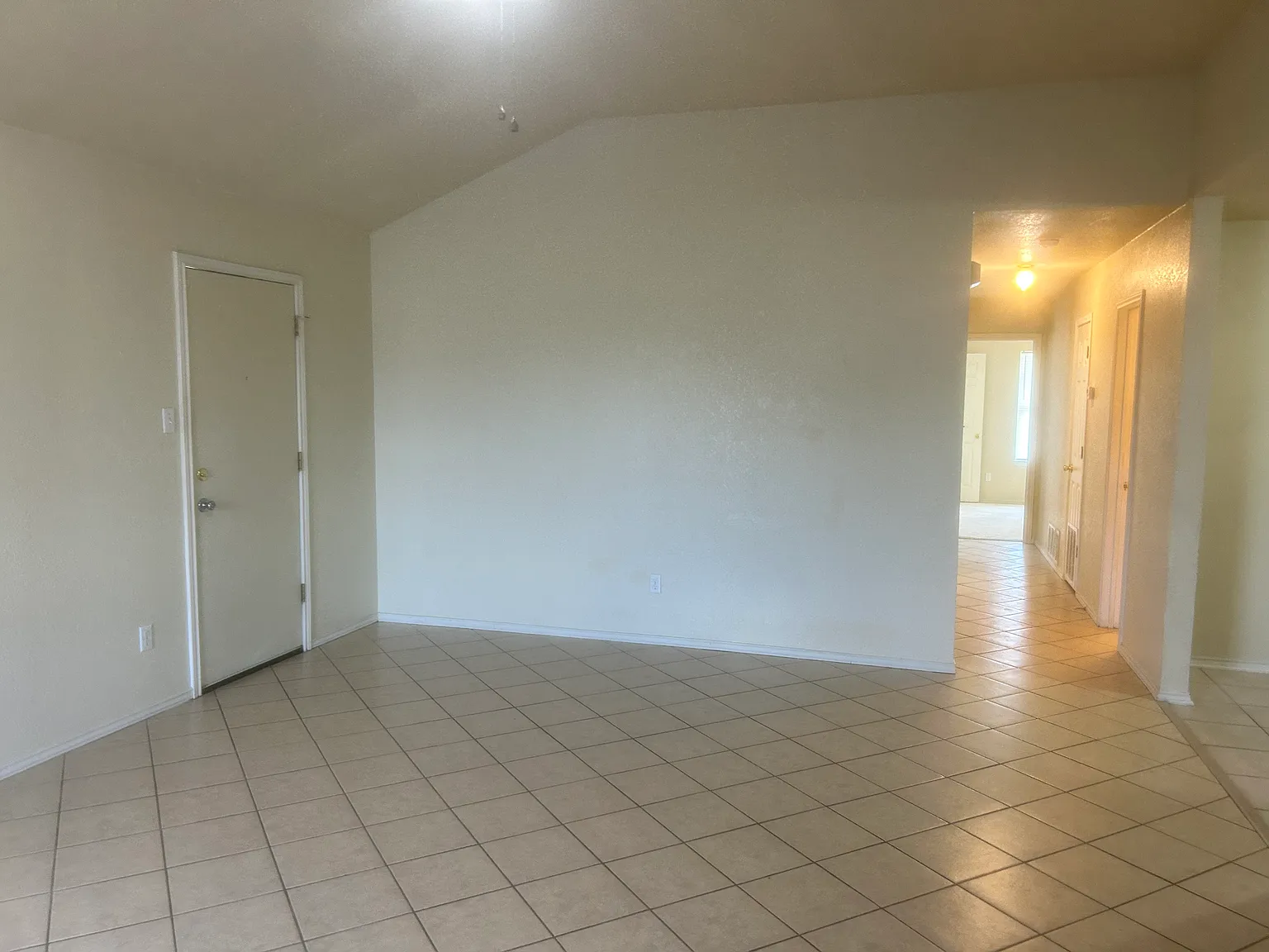 3 bed, 1225 sqft, $1,195 — Photo 2