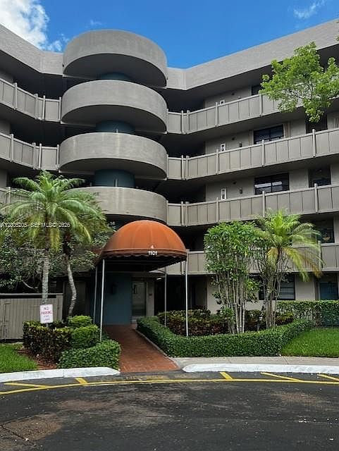 1st image of 1101 Colony Point Cir APT 318