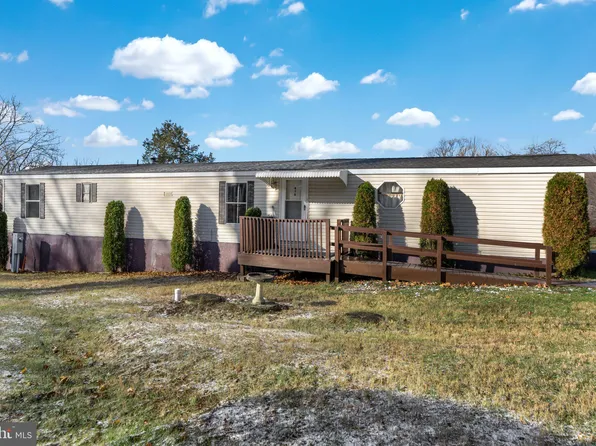 416 N Sunrise Ln, Boyertown, PA 19512