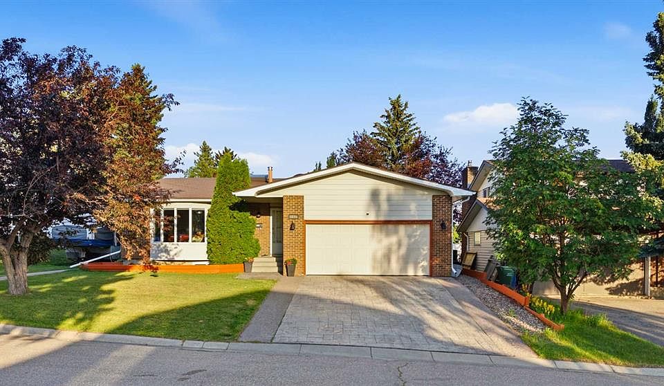 1st image of 6016 Dalcastle Cres NW