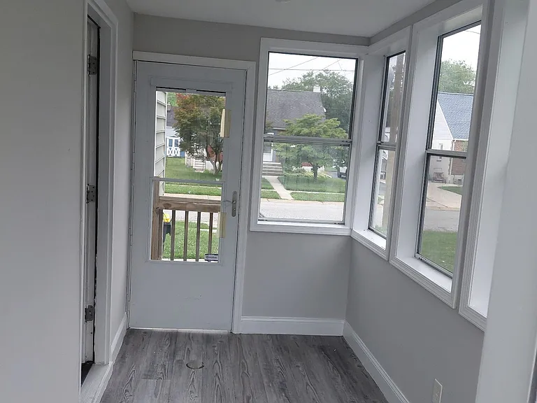 213 Liston Ave — Photo 5