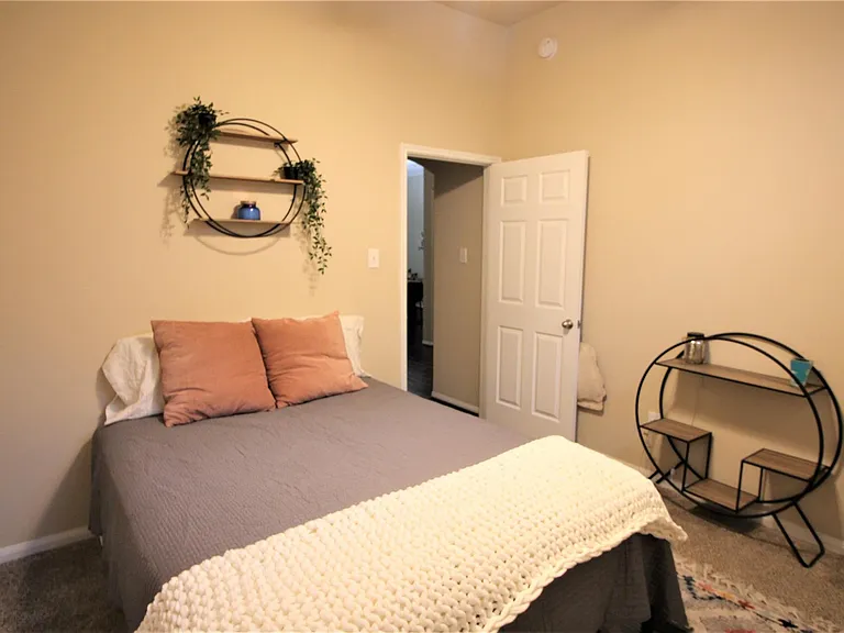 2409 Avalon Trace Ln — Photo 12
