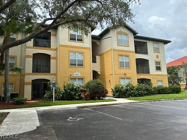 11571 Villa Grand #617