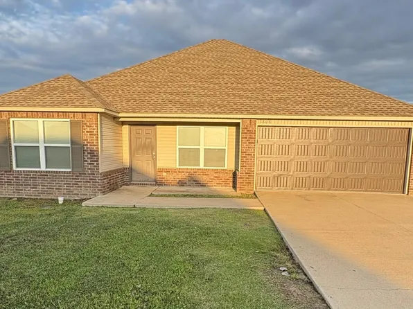 3808 Churchill Dr, Jonesboro, AR 72404