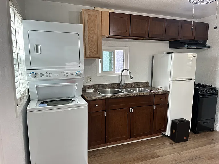 560 W Santa Cruz St — Photo 11