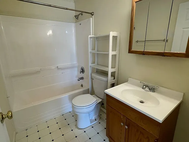 516 N Adams St — Photo 10