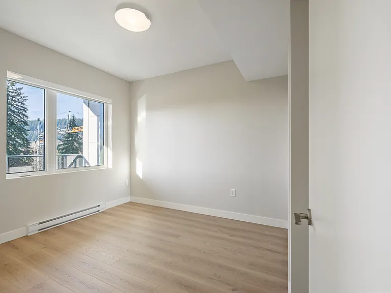 641 Claremont St — Photo 17