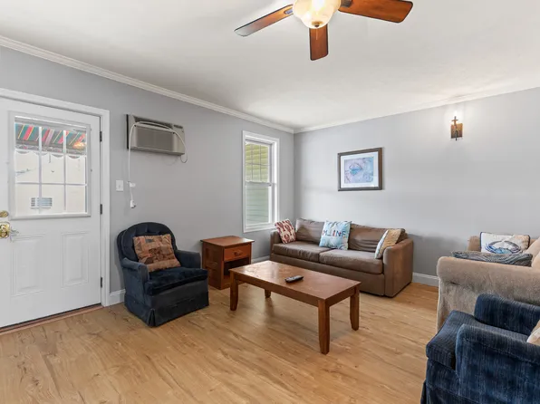 15 Bay Ave #3, Old Orchard Beach, ME 04064