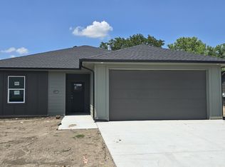 1108 SE 8th St, Newton, KS 67114