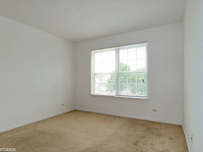 826 Genesee Dr — Photo 8