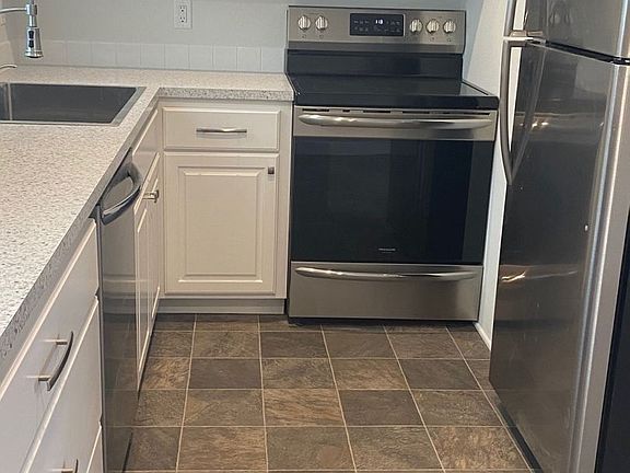 2nd image of 4850-4852 W Amazon Dr