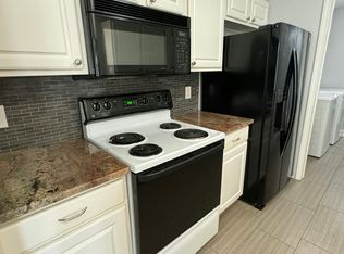 42891 Richmond Dr, Sterling Heights, MI 48313
