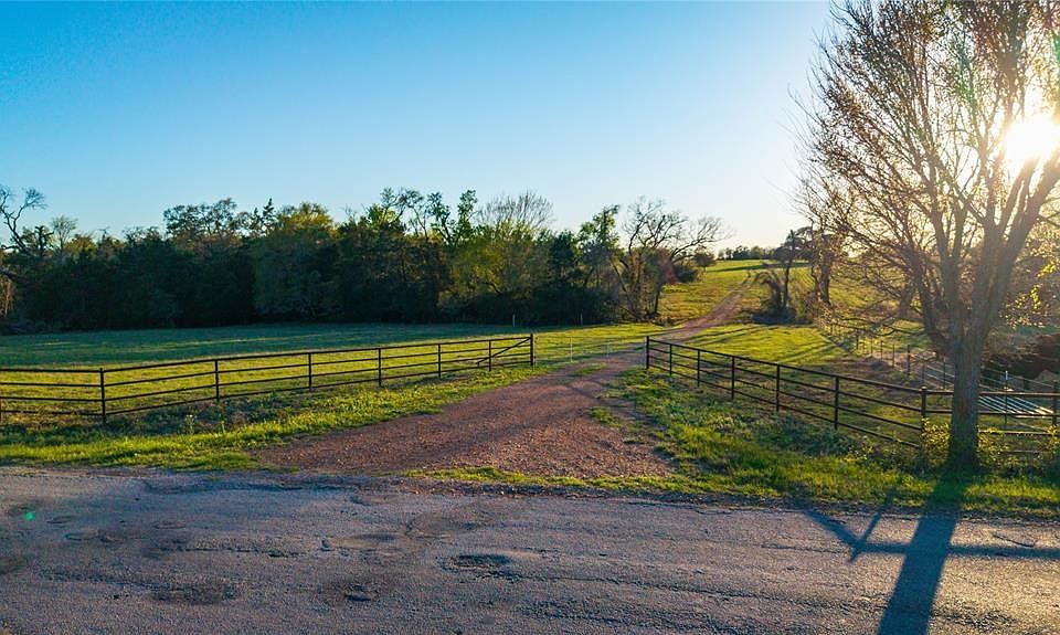 1st image of 1700 County Road 216