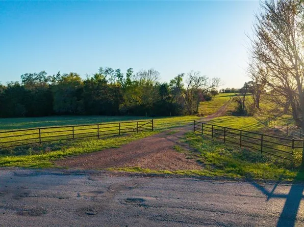 1700 County Road 216, Giddings, TX 78942