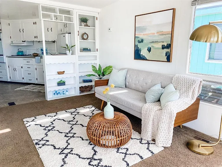 Living room with fun shelves ; )