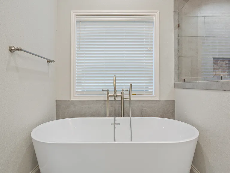 10420 Fallen Leaf Dr — Photo 16