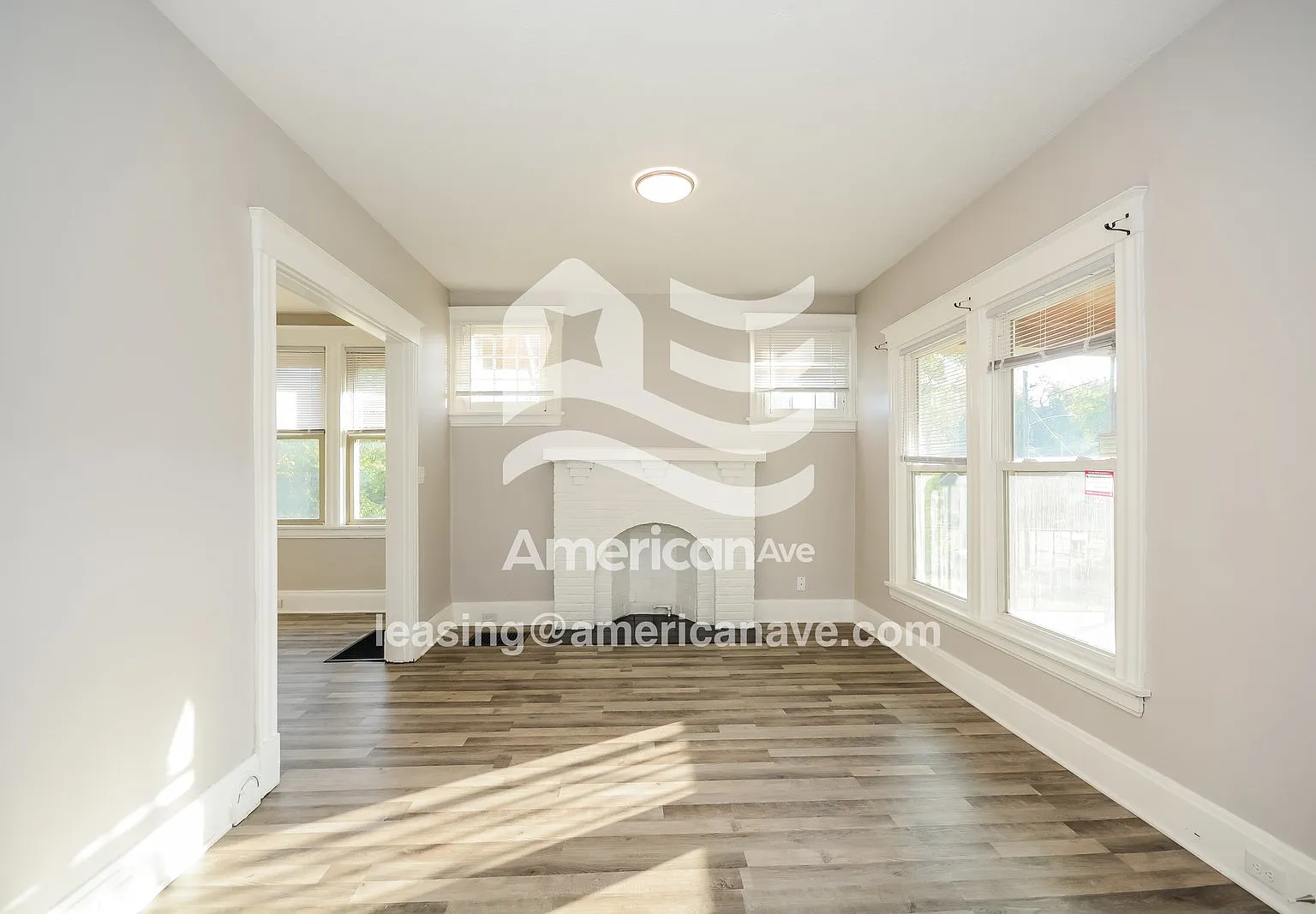 3 bed, 1.0 bath, 1094 sqft, $1,422 — Photo 3