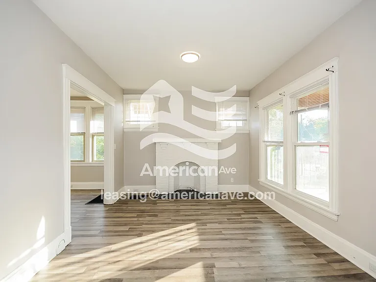 880988_003_living_room_14097483.jpg